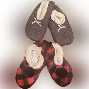 Maurice's Cozy casual Gray/Red grip sock Slippers NWT